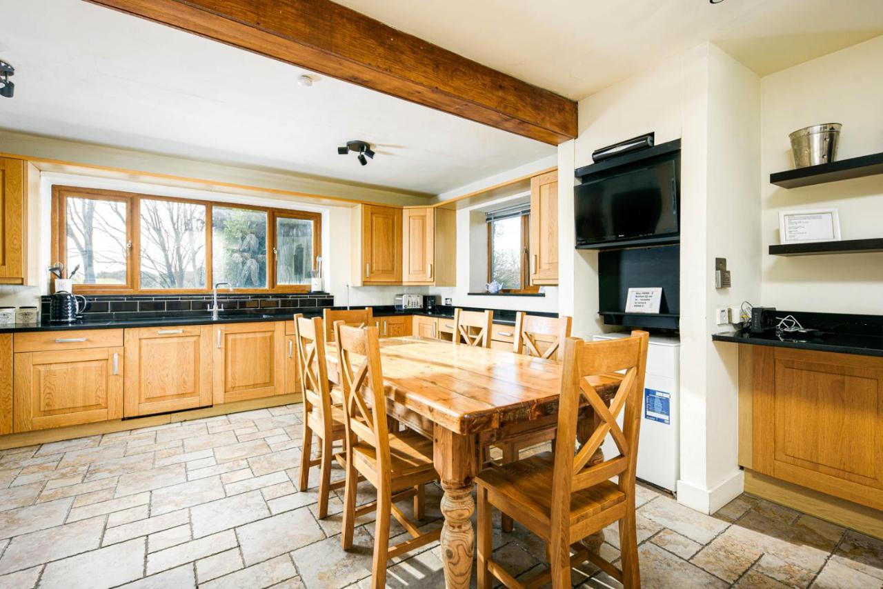 Вілла The West Barn Near Bath, Sleeps 24 And 2 Hot Tubs Бристоль Екстер'єр фото