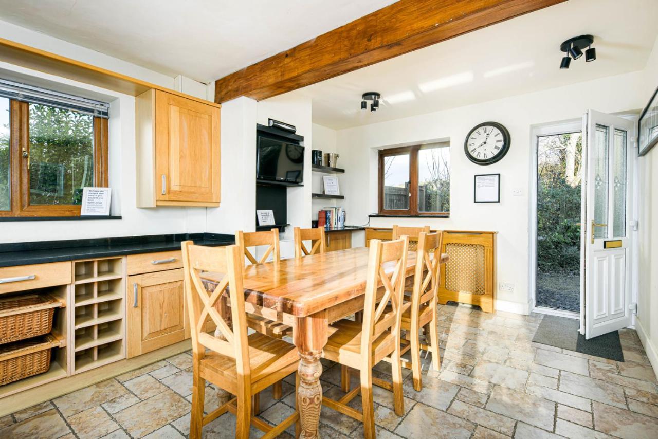 Вілла The West Barn Near Bath, Sleeps 24 And 2 Hot Tubs Бристоль Екстер'єр фото
