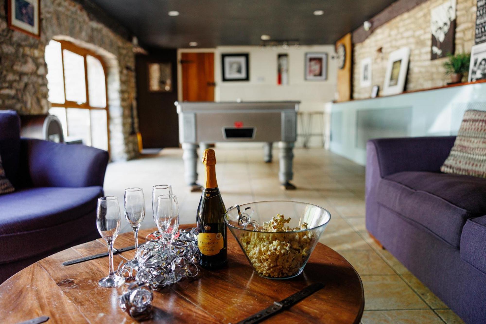 Вілла The West Barn Near Bath, Sleeps 24 And 2 Hot Tubs Бристоль Екстер'єр фото