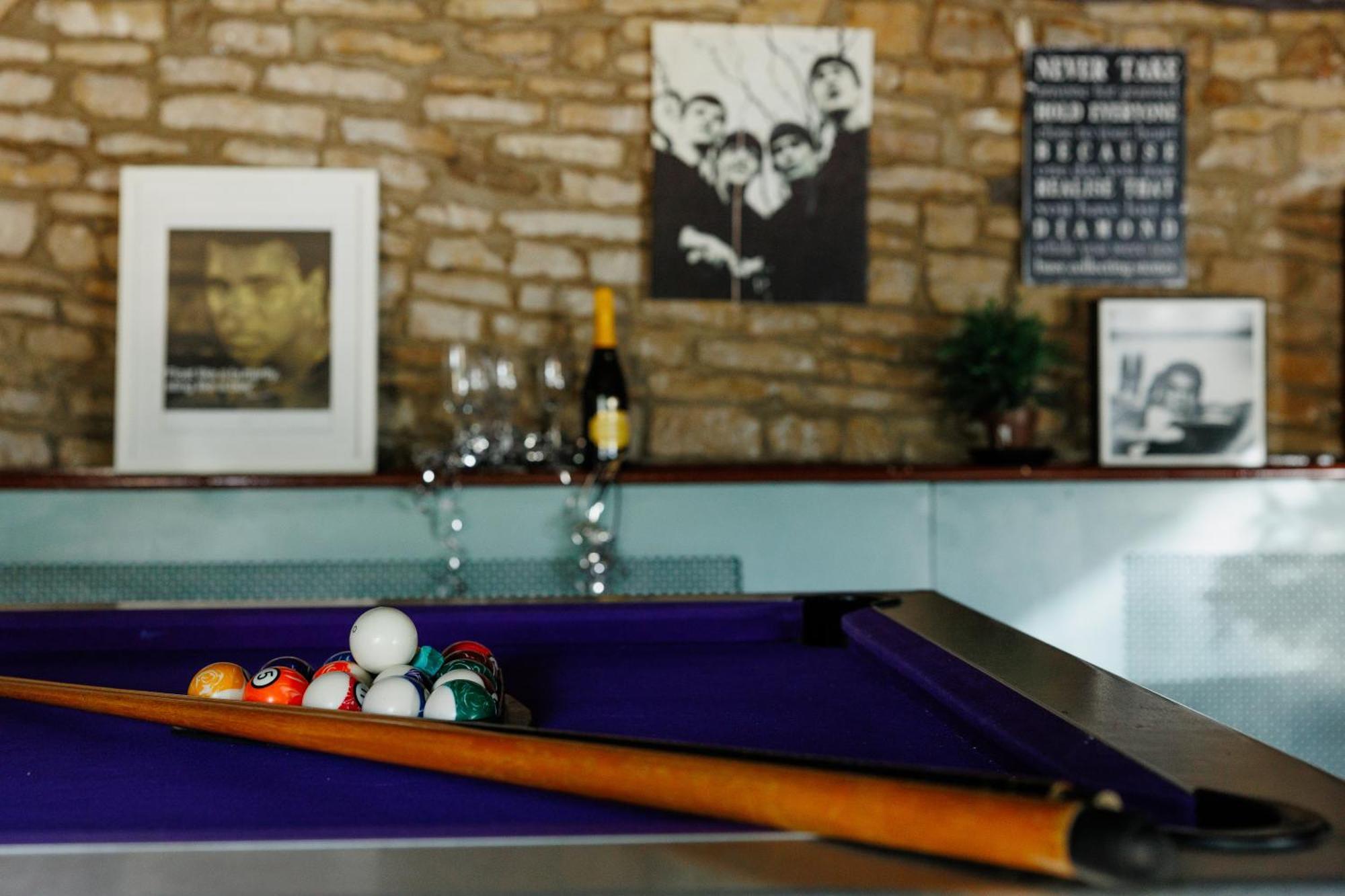 Вілла The West Barn Near Bath, Sleeps 24 And 2 Hot Tubs Бристоль Екстер'єр фото