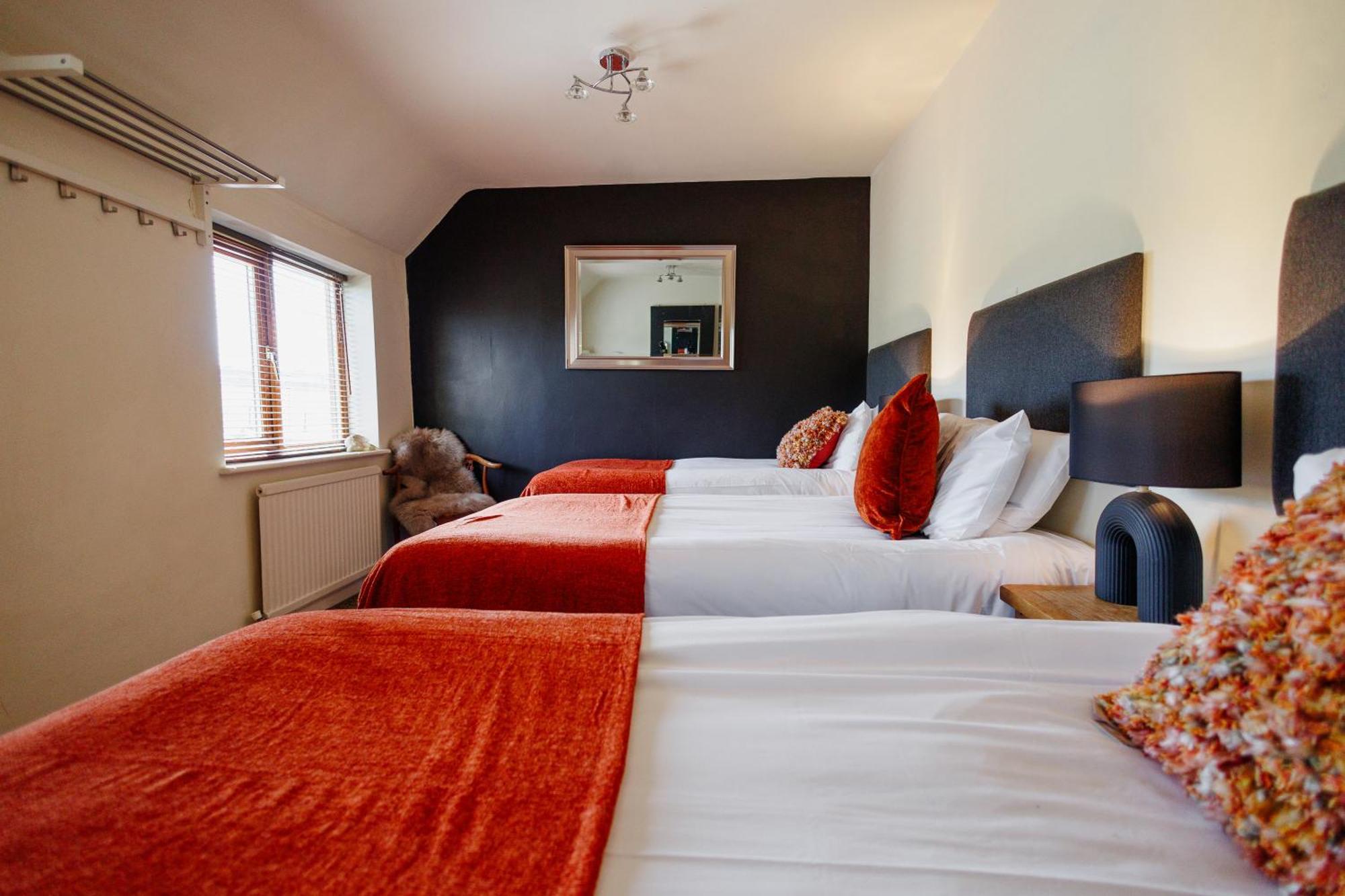 Вілла The West Barn Near Bath, Sleeps 24 And 2 Hot Tubs Бристоль Екстер'єр фото