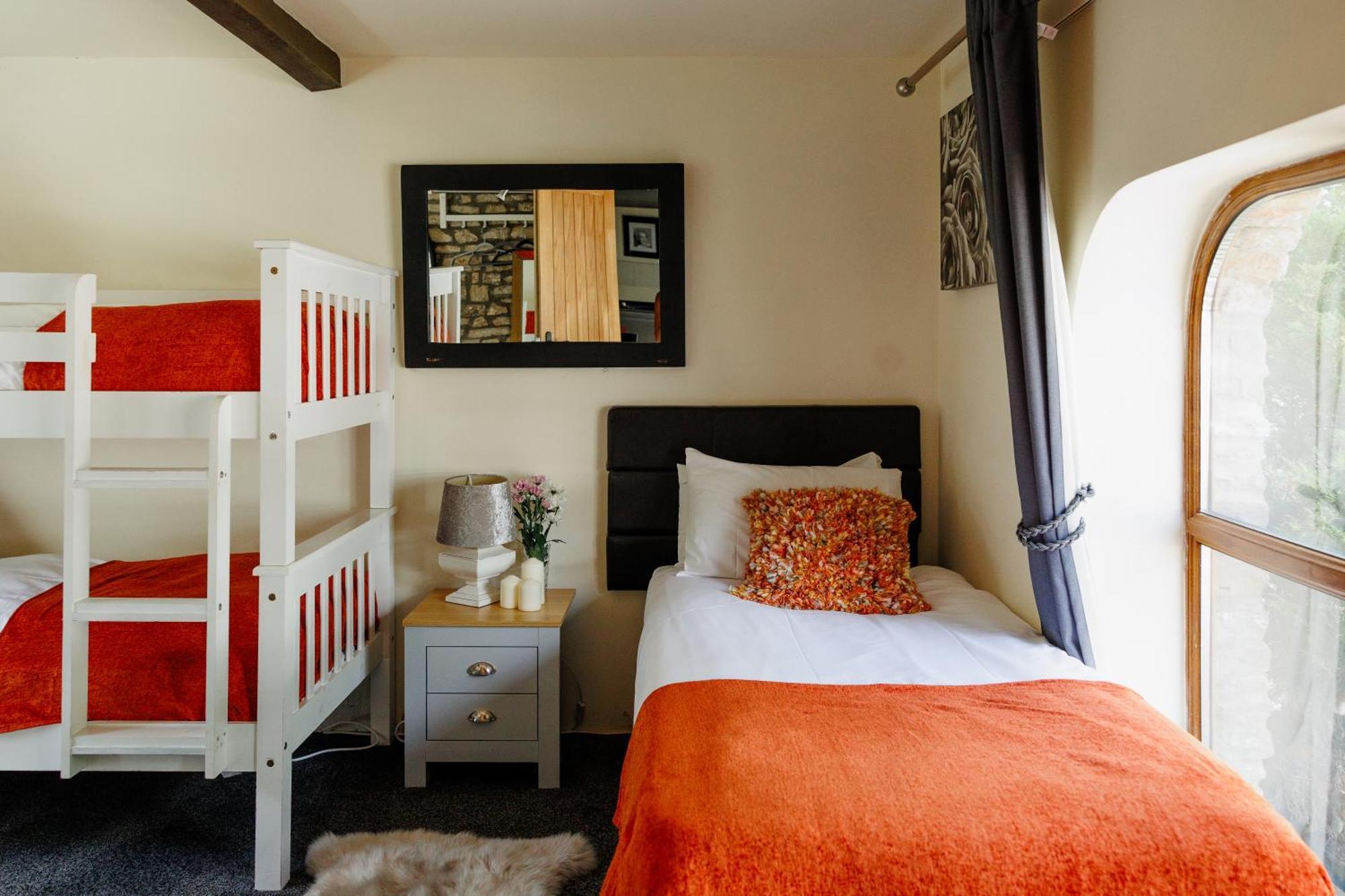 Вілла The West Barn Near Bath, Sleeps 24 And 2 Hot Tubs Бристоль Екстер'єр фото