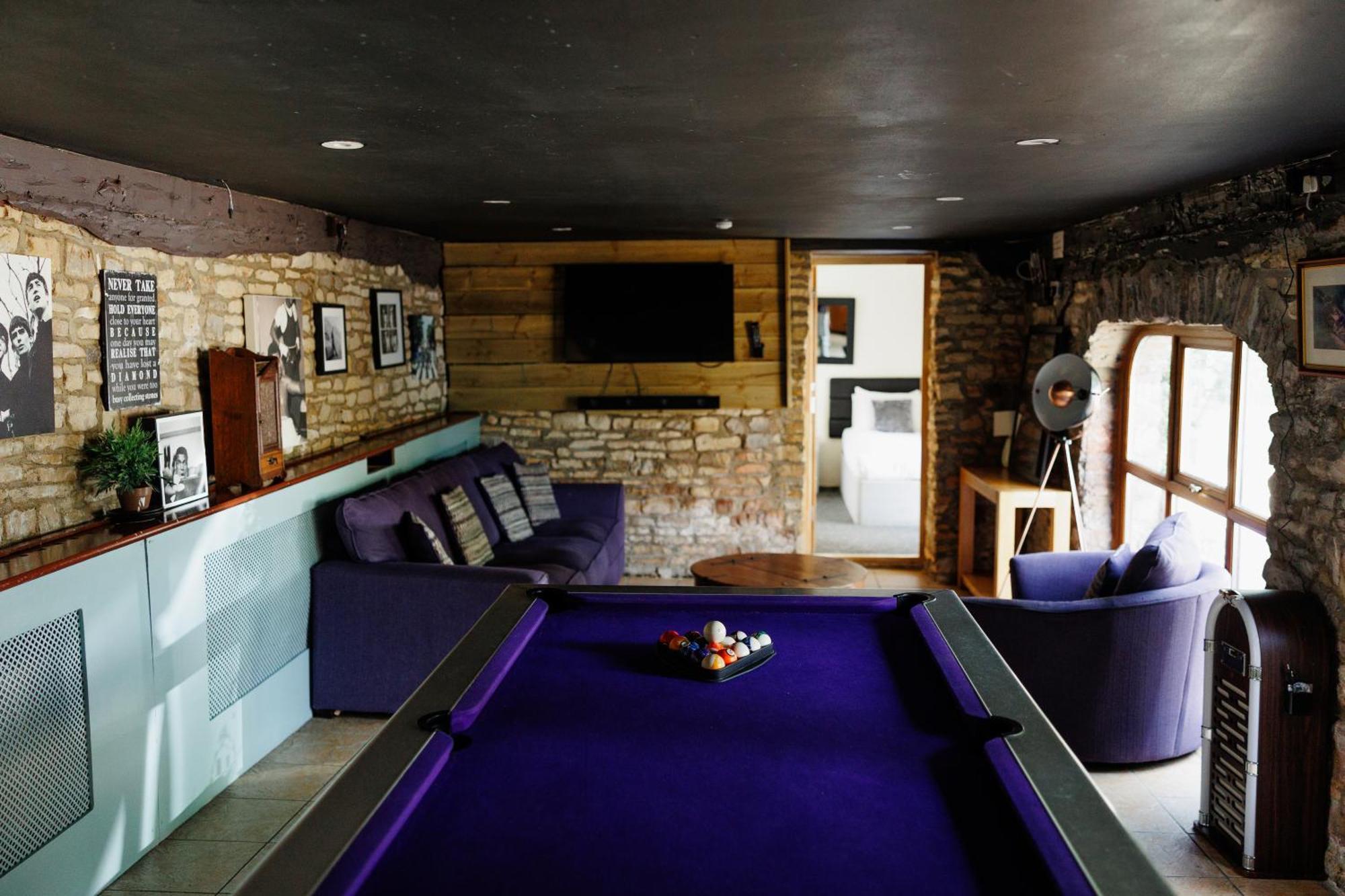 Вілла The West Barn Near Bath, Sleeps 24 And 2 Hot Tubs Бристоль Екстер'єр фото