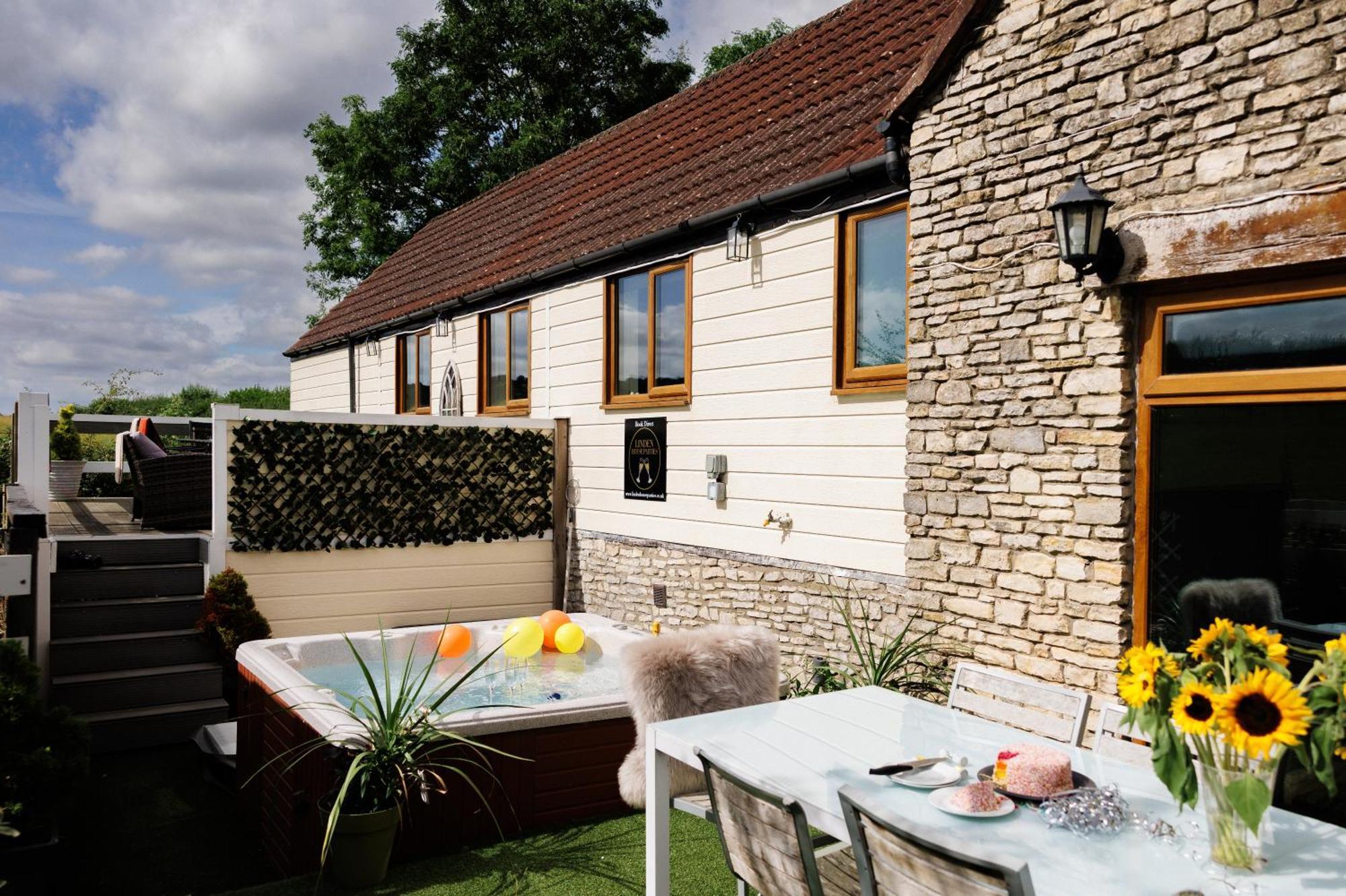 Вілла The West Barn Near Bath, Sleeps 24 And 2 Hot Tubs Бристоль Екстер'єр фото