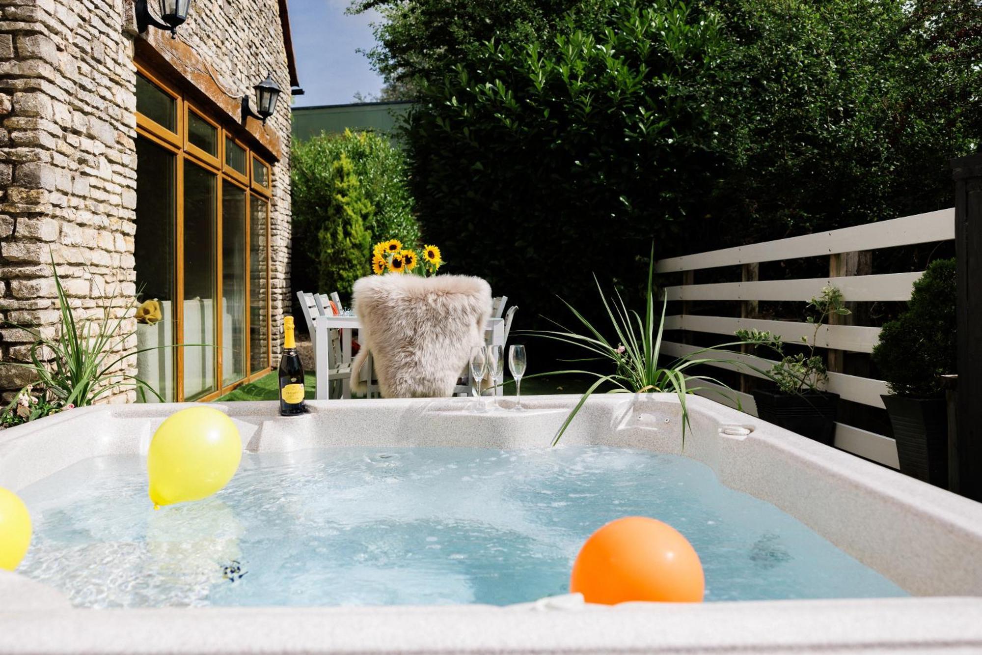 Вілла The West Barn Near Bath, Sleeps 24 And 2 Hot Tubs Бристоль Екстер'єр фото