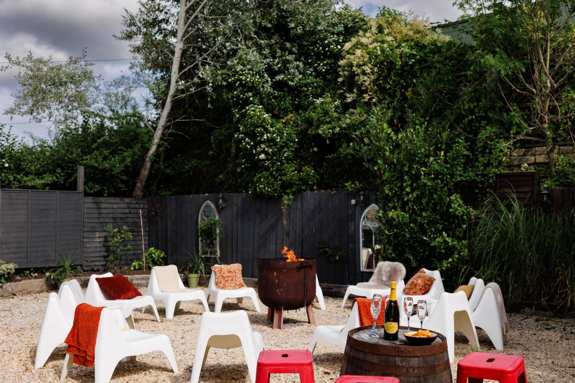 Вілла The West Barn Near Bath, Sleeps 24 And 2 Hot Tubs Бристоль Екстер'єр фото